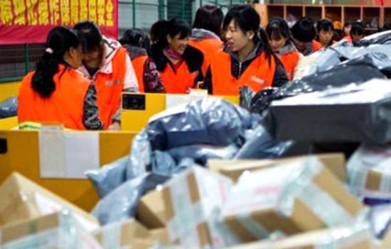 统计显示，2017年，中国快递公司和邮政处理双十一包裹数量达到了大约8.5亿件。