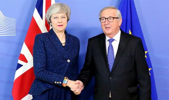 英国首相特蕾莎·梅与与欧盟委员会主席容克举行会晤。