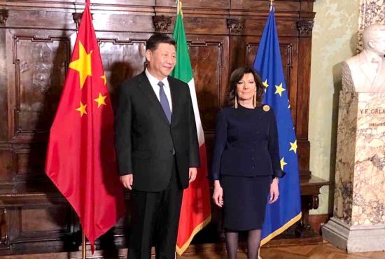 3月22日下午，中国国家主席习近平在罗马会见意大利参议长伊丽莎白·卡塞拉蒂。（欧联社记者：胡彪
