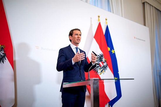 奥地利总理库尔茨18日在电视声明中说，已建议总统尽快举行新选举。