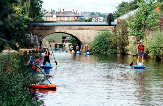 监测报告显示，英国河流塑料污染严重。