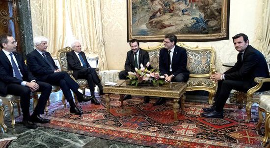 意大利总统马塔雷拉与联盟党党首萨尔维尼举行会晤。
