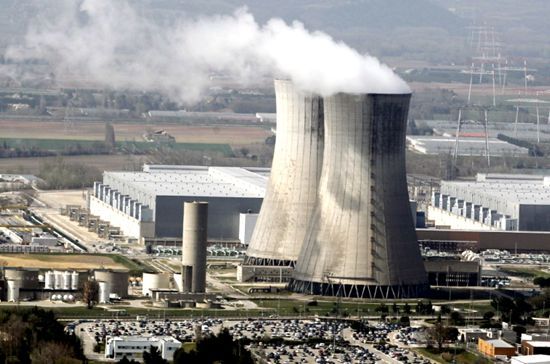 法国震后暂停克吕阿核电站的反应炉，进行预防性检测。