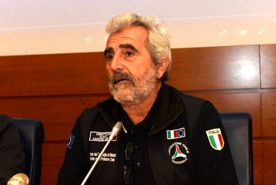 意大利紧急民防部部长理事会主席兼二局局长阿戈斯蒂诺·米奥佐。