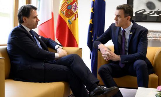 意大利总理孔特（左）和西班牙首相桑切斯。（资料图）