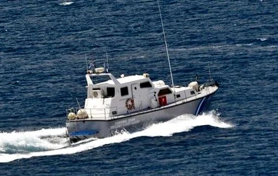 希腊爱琴海一艘难民船遭强风沉没。