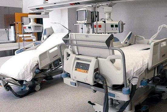 希腊私立医院拒收治新冠患者被征用。