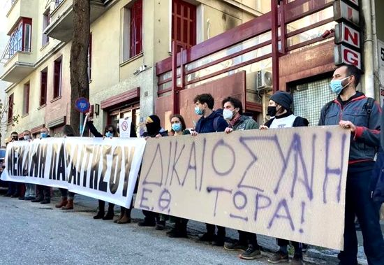 希腊文艺界集会要求文化部长辞职。