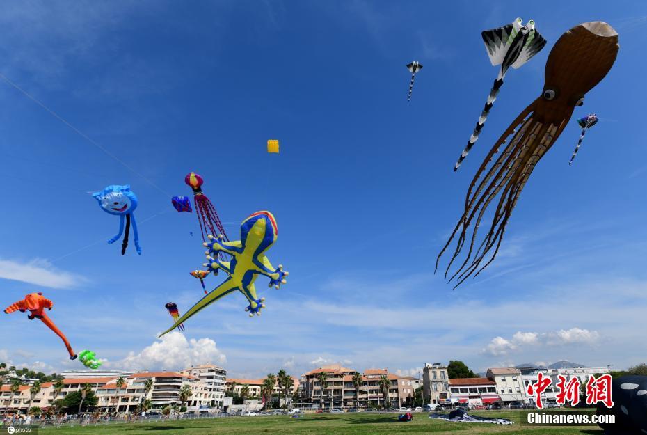当地时间2021年9月18日，法国马赛，马赛海滩举行2021年国际风筝节。