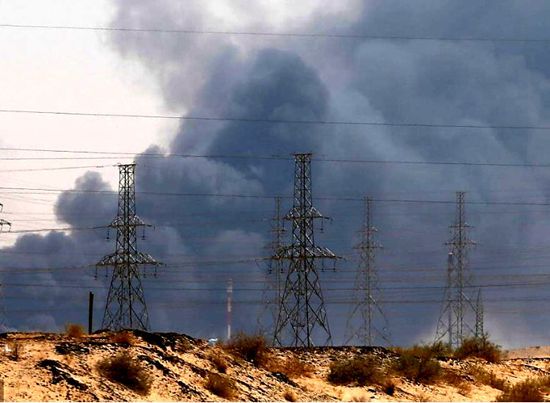沙特石油设施遭无人机袭击。