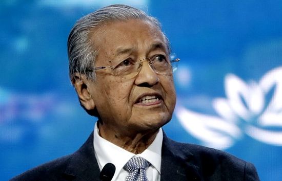 马来西亚总理马哈蒂尔突然请辞。