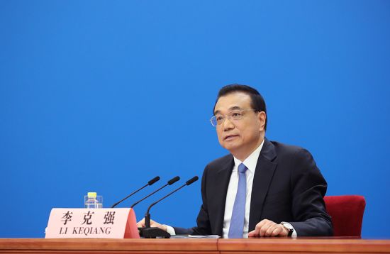 5月28日，国务院总理李克强在北京人民大会堂出席记者会并回答中外记者提问。