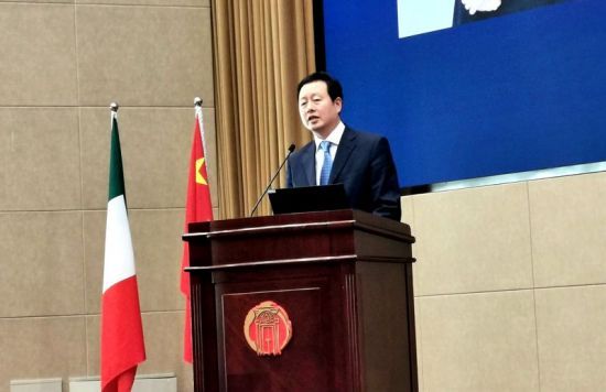 意大利对华友好协会执行主席季志海致辞。（欧联社
