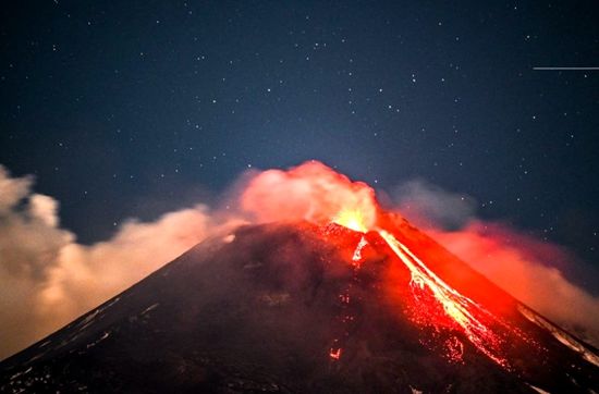 埃特纳火山流出的熔岩约1.5公里长。